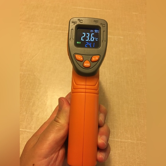 A infrared thermometer - Picture 5 of 6